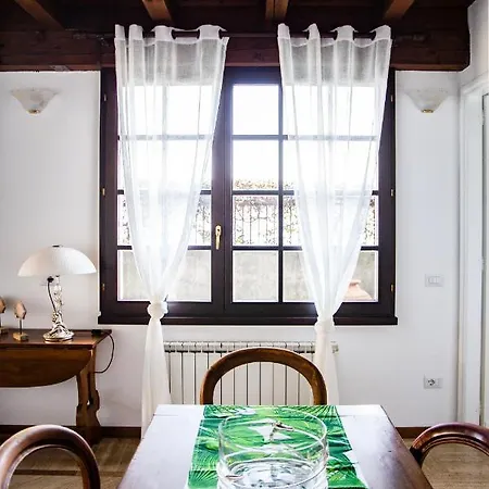 וילה La Limonaia- With Private Garden & Lake View מאינה