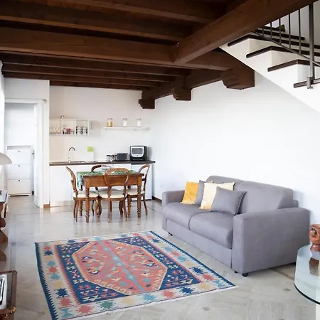 La Limonaia- With Private Garden & Lake View מאינה