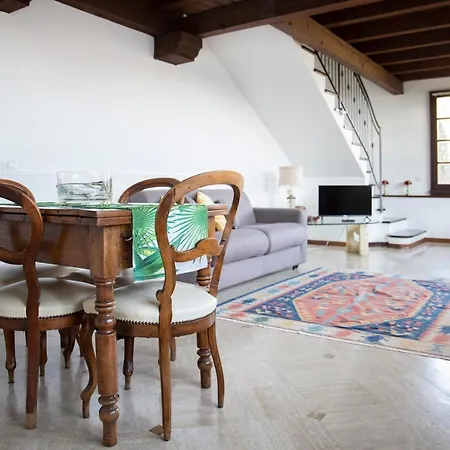 La Limonaia- With Private Garden & Lake View מאינה