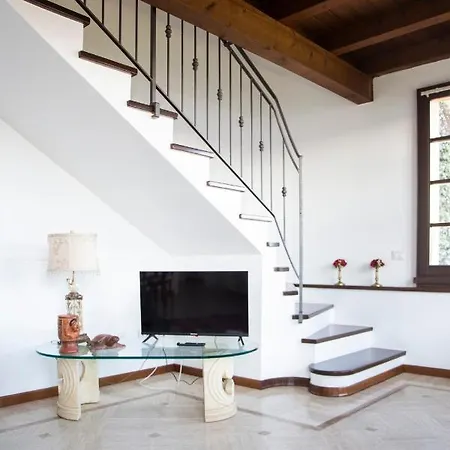 La Limonaia- With Private Garden & Lake View וילה